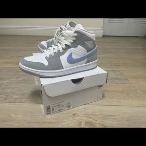 Wmns Air Jordan 1 Mid “Wolf Grey Aluminum “ Size 8 in woman’s